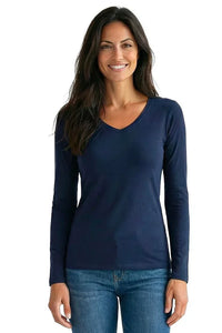 Woman wearing a navy blue V-neck long sleeve lounge tee with jeans